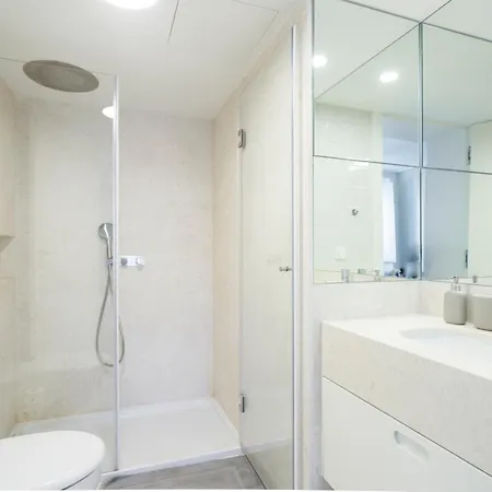 Luxury With Balcony In Downtown * Lisboa
