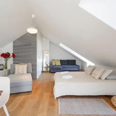 Apartment Luxury With Balcony In Downtown