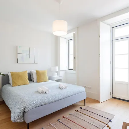 Luxury With Balcony In Downtown Apartment Lisbon