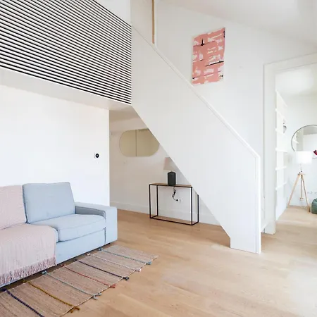 Apartment Luxury With Balcony In Downtown