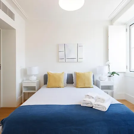 Luxury With Balcony In Downtown Lisbon