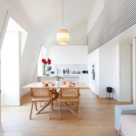 Luxury With Balcony In Downtown Lägenhet